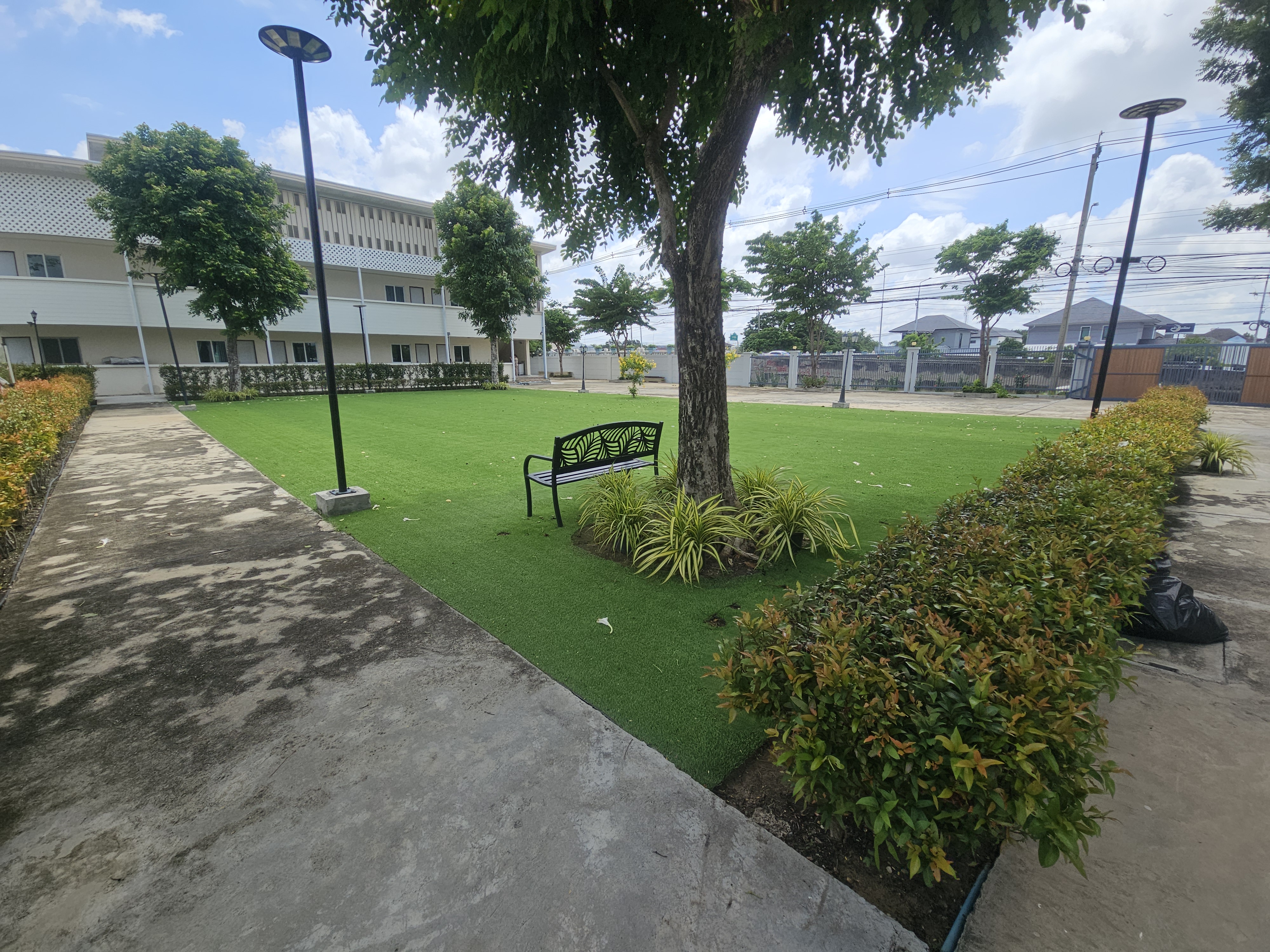 ให้เช่า! สำนักงาน 3 ชั้น + หอพักพนักงาน พุทธมณฑลสาย 1 (เนื้อที่ 2 ไร่)